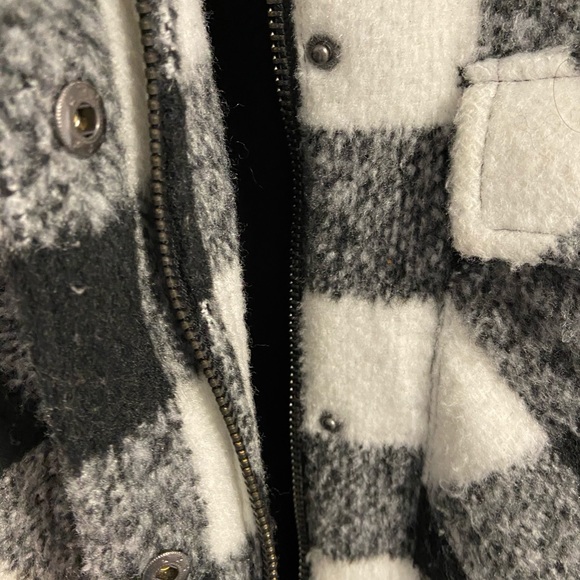 Forever 21 buffalo plaid coat, SZ L - Picture 3 of 6